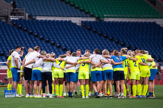 Players of Sweden gather