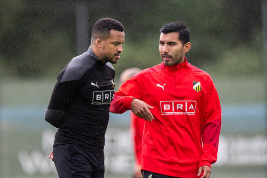 Martin Olsson och matchanalytiker Mario Chavez