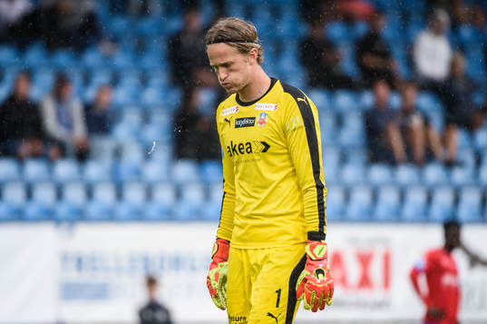 Helsingborgs målvakt Anders Lindegaard deppar
