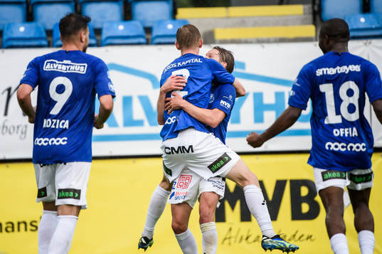Trelleborgs Fritiof Björkén jublar med Johan Blomberg