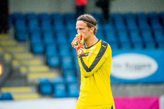 Helsingborgs målvakt Anders Lindegaard deppar