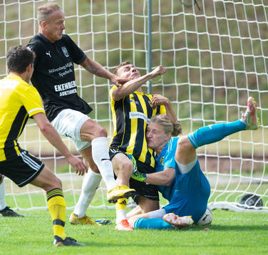IFK Hässleholms målvakt Carl Lundahl Persson får