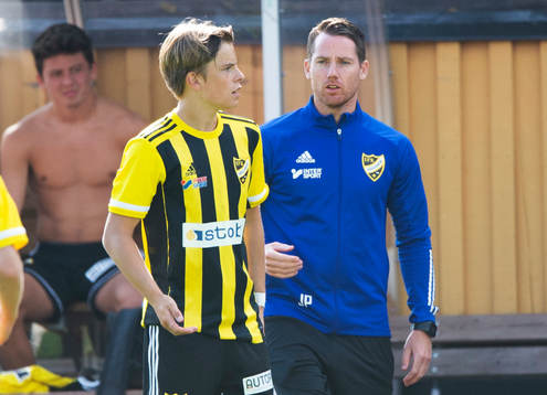 IFK Hässleholms tränare Johan Persson släpper in