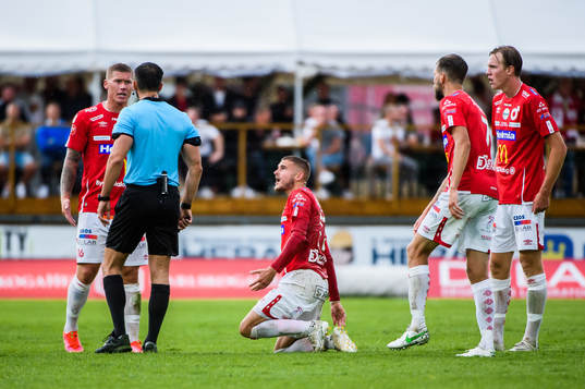 Degerfors Christos Gravius och Victor Edvardsen reagerar
