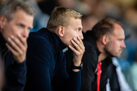 Helsingborgs Jakob Voelkerling Persson på läktaren