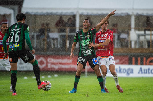 Varbergs Ryan Moon och Degerfors Gustav Granath