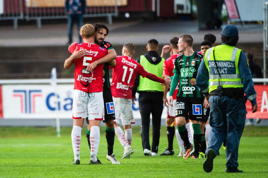 Varbergs Oliver Stanisic och Degerfors Oliver Ekroth