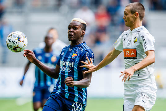 Djurgårdens Joel Asoro och Häckens Samuel Gustafson