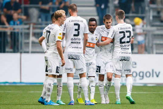Häckens spelare jublar