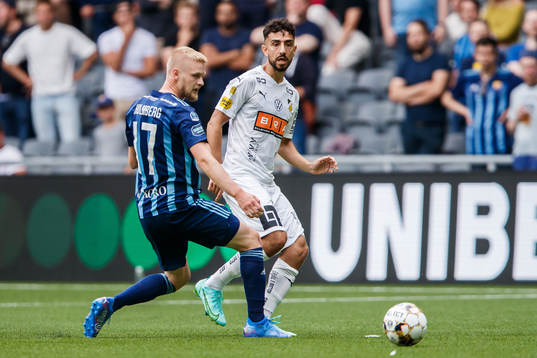 Djurgårdens Kalle Holmberg och Häckens Daleho Irandust