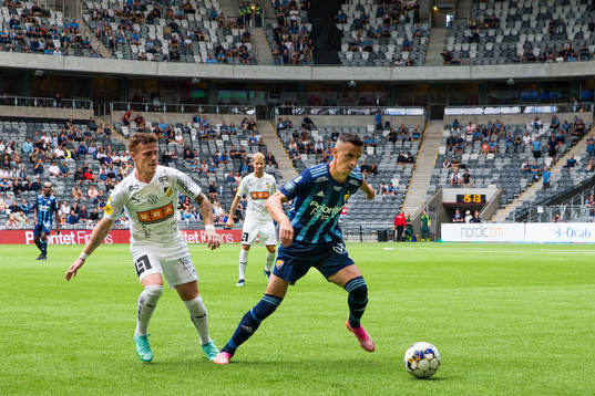 Häckens Tobias Heintz och Djurgårdens Haris Radetinac