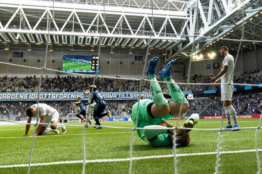 Häckens målvakt Peter Abrahamsson och hans medspelare
