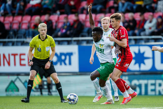Hammarbys David Accam och Östersunds Nikolas Dosis
