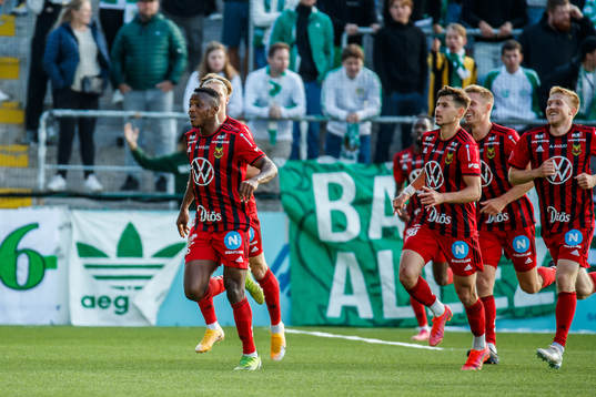 Östersunds Patrick Kpozo jublar