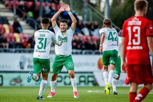 Hammarbys Astrit Selmani jublar