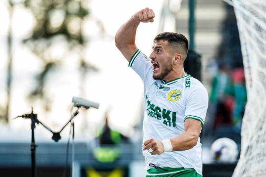 Hammarbys Astrit Selmani jublar