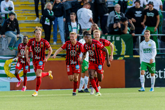 Östersunds Patrick Kpozo jublar