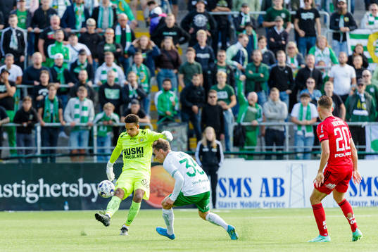 Hammarbys målvakt Oliver Dovin