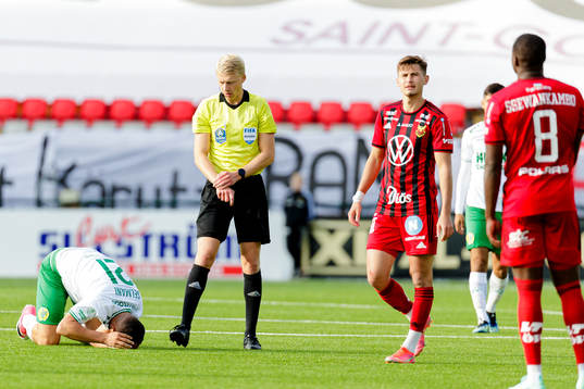 Hammarbys Astrit Selmani  har ont