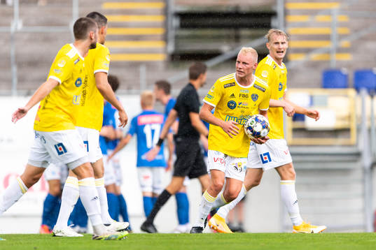 Falkenbergs Adam Bergmark Wiberg manar på laget