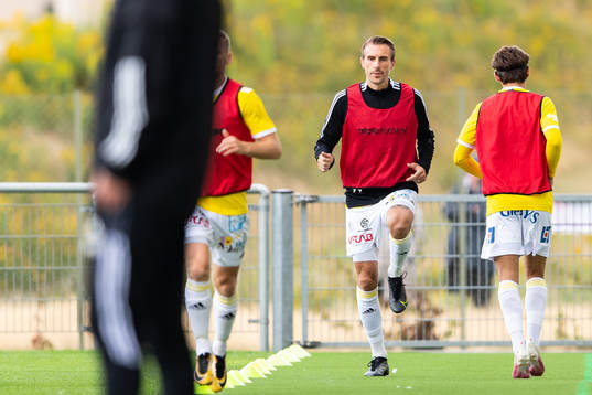 Falkenbergs Tobias Karlsson värmer upp