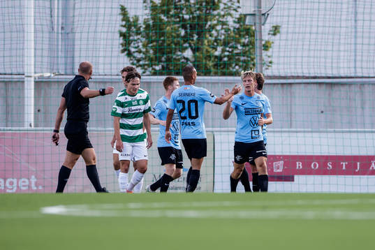 Landskronas Robin Hofsö jublar