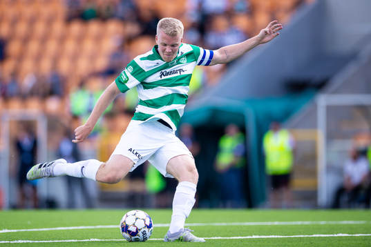 Västerås Simon Johansson gör 1-0 med ett skott