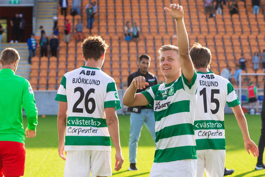 Västerås Simon Gefvert jublar