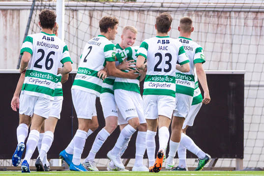 Västerås Filip Tronét jublar