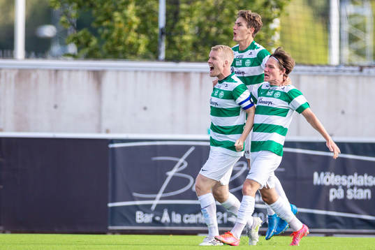 Västerås Simon Johansson jublar med lagkamrater