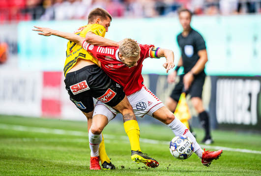 Kalmars Jonathan Ring och Mjällbys Ivan Kricak