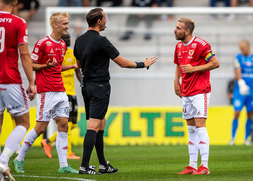 Domare Andreas Ekberg och Kalmars Jonathan Ring