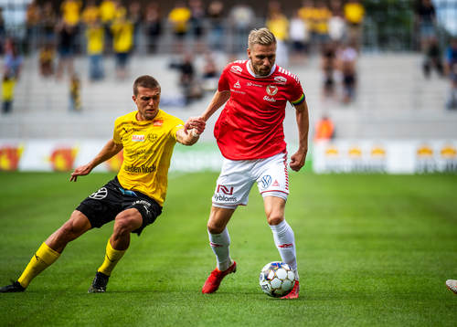 Kalmars Jonathan Ring och Mjällbys Ivan Kricak