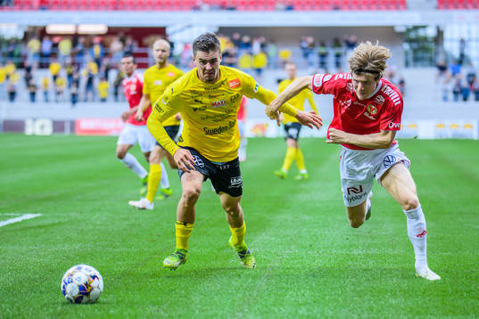 Mjällbys Jesper Gustavsson och Kalmars Oliver Berg