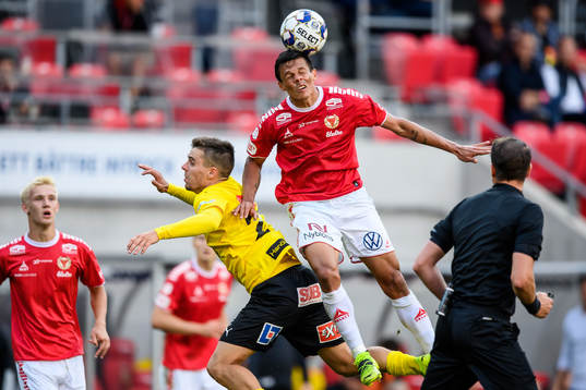Mjällbys Jesper Gustavsson och Kalmars Romario Pereira