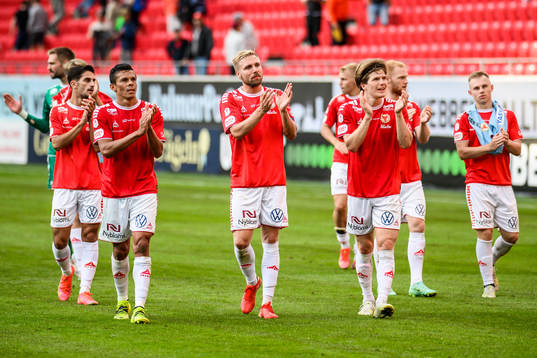 Kalmars spelare jublar