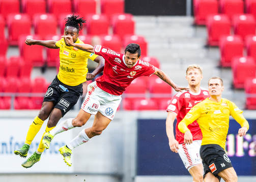 Kalmars Romario Pereira Sipiao och Mjällbys Mamudu Moro