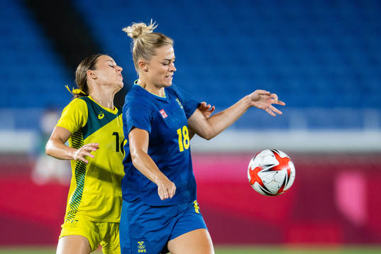 Hayley Raso of Australia and Fridolina Rolfö of Sweden in