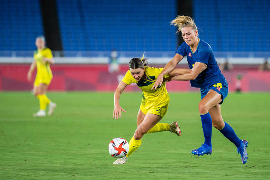 Hayley Raso of Australia and Fridolina Rolfö of Sweden in