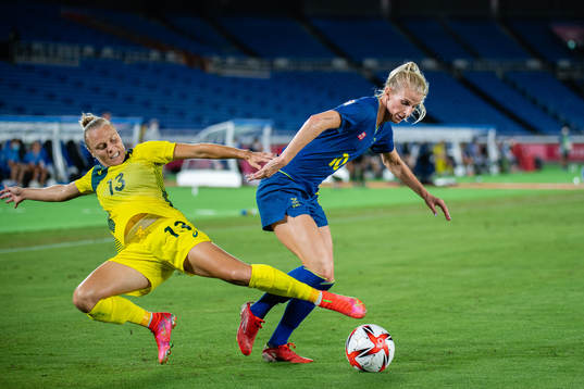 Tameka Yallop of Australia and Sofia Jakobsson of Sweden in