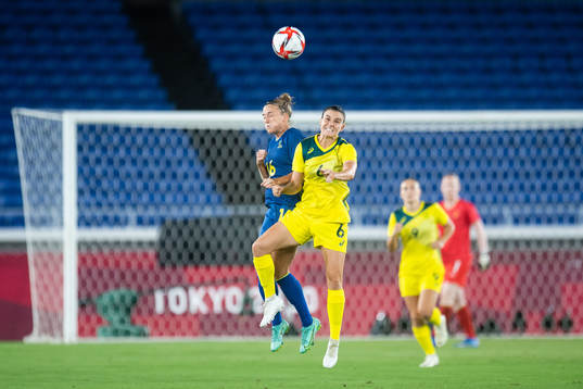 Filippa Angeldahl of Sweden and Chloe Lagarzo of Australia