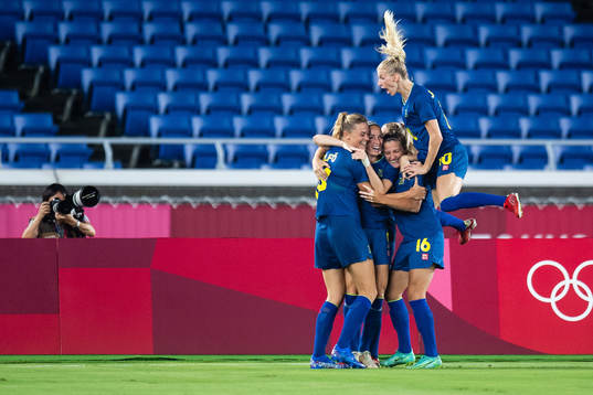 Fridolina Rolfö of Sweden celebrates with teammates 0-1