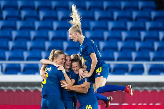 Fridolina Rolfö of Sweden celebrates with teammates 0-1
