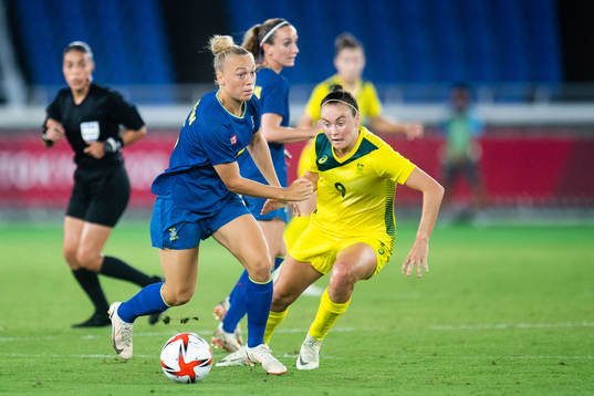 Hanna Bennison of Sweden and Caitlin Foord of Australia  in