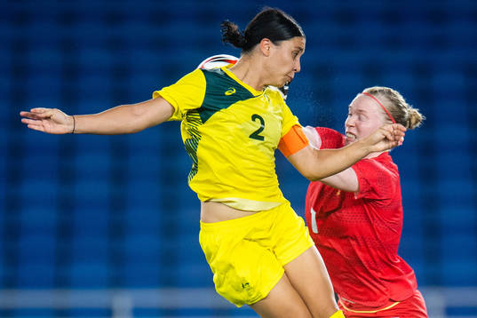 Sam Kerr of Australia and Hedvig Lindahl of Sweden  in the