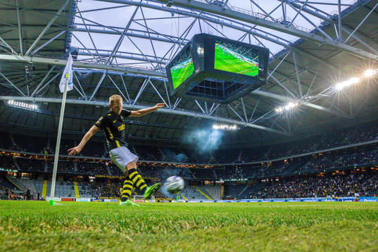 s Sebastian Larsson med en hörna