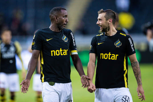 s Henok Goitom och Filip Rogic  jublar
