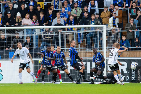 Örebros David Seger gör 0-1
