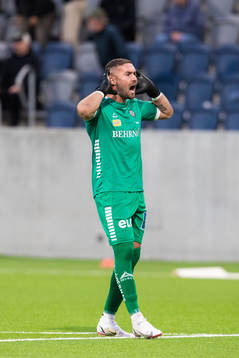 Örebros målvakt Mergim Krasniqi jublar
