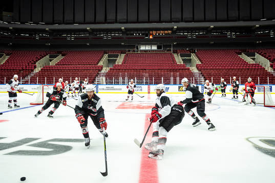 Vy över en träning med Malmö Redhawks